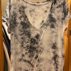 American Eagle soft vneck shirt